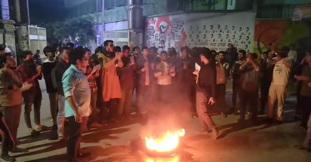 জবি ছাত্রদলের আহ্বায়ক কমিটিকে অবাঞ্ছিত ঘোষণা করে বিক্ষোভ