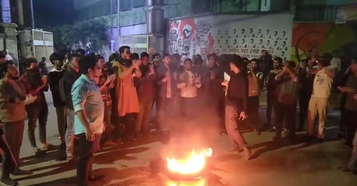 জবি ছাত্রদলের আহ্বায়ক কমিটিকে অবাঞ্ছিত ঘোষণা করে বিক্ষোভ