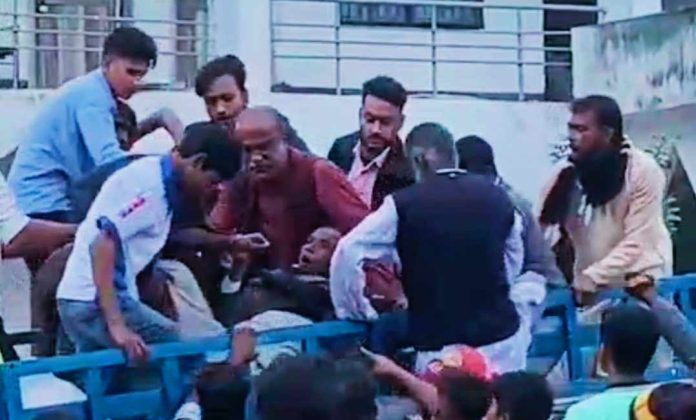 গফরগাঁওয়ে সন্ত্রা'সী হা'মলায় সাংবাদিক আহত