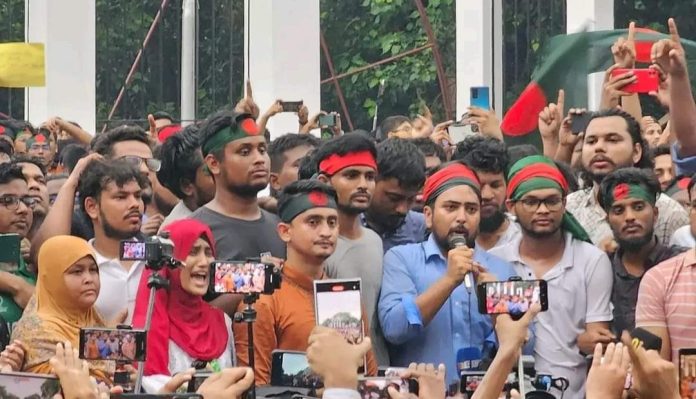 নানা নাটকীয়তা পিছিয়ে এসেছে ‘জুলাই অভ্যুত্থানের ঘোষণাপত্র’