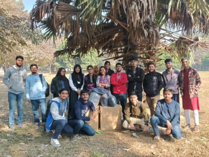 জাবি স্কুল এন্ড কলেজের শিক্ষার্থীদের সংগঠন '৫১'র শক্তি'র আয়োজনে শীতবস্ত্র বিতরণ