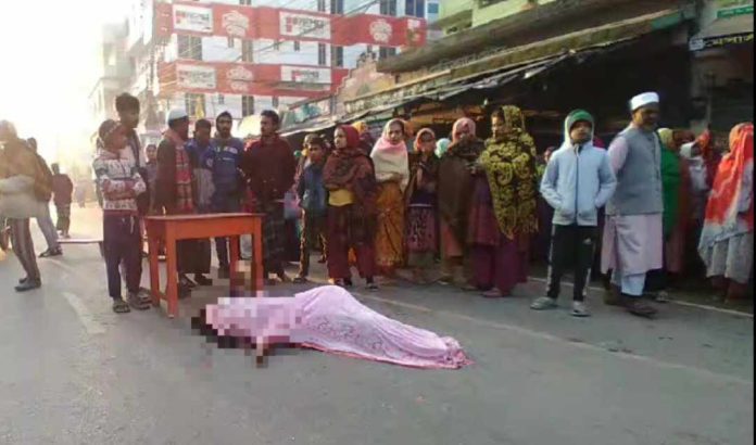 নওগাঁয় ট্রাকচাপায় অটোরিকশা যাত্রীর মৃত্যু