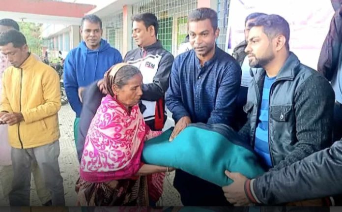 নীলফামারীতে যুবদলের তত্বাবধানে শীতবস্ত্র বিতরণ
