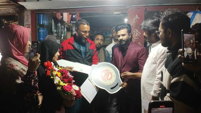 বাগেরহাটে জ্যাকেট কিনে রয়েল এনফিল্ড পেলেন ব্যবসায়ী ফরিদ