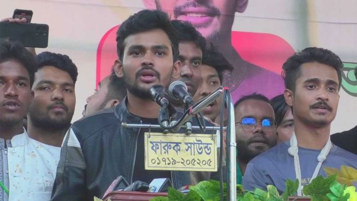 রাজনৈতিক দলগুলোকে হুঁশিয়ার করলেন উপদেষ্টা আসিফ মাহমুদ