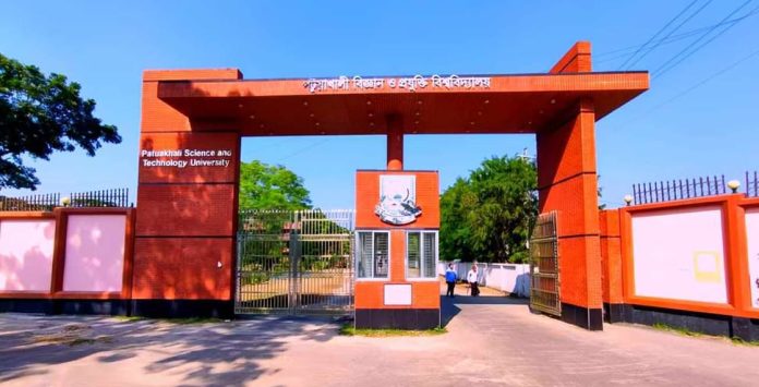 শিক্ষার্থীদের মানসিক নিপীড়ন ও হেনস্থা, পবিপ্রবিতে শিক্ষক বরখাস্ত