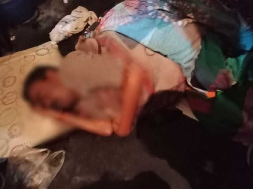 ঈশ্বরদীতে নিজ বাড়িতে নাক-মুখ দিয়ে রক্ত বের হওয়া অবস্থায় বৃদ্ধের লাশ উদ্ধার