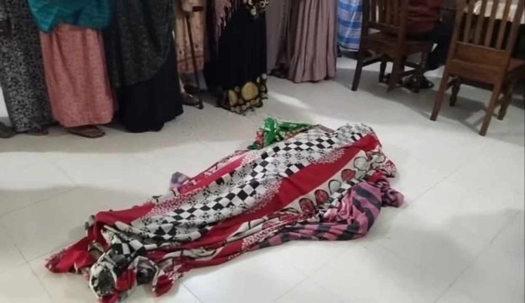 ঈশ্বরদীতে নিজ বাড়ি থেকে গৃহবধূর ঝুলন্ত মরদেহ উদ্ধার