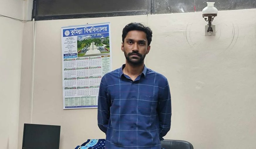 কুবিতে ছাত্রলীগ নেতাকে উত্তম মধ্যম দিয়ে পুলিশে সোপর্দ