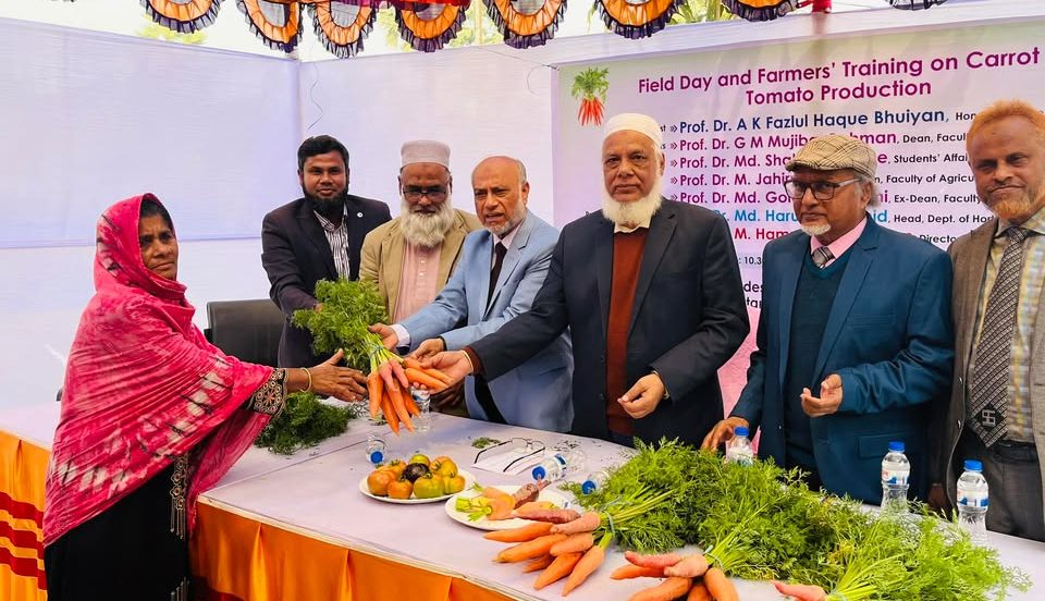 'কৃষক ও খামারিদের রপ্তানিমুখী বাণিজ্যিকরণ করতে হবে' - বাকৃবির ভিসি