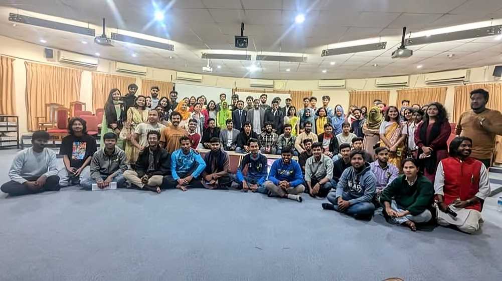 নজরুল বিশ্ববিদ্যালয়ে এভারেস্টজয়ী বাবর আলীর সাথে গ্রীন ক্যাম্পাসের নবীনবরণ
