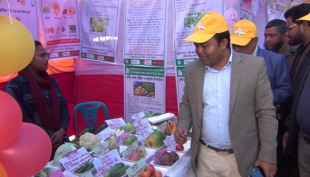 নবাবগঞ্জে স্বাস্থ্য সচেতনতা বৃদ্ধির লক্ষে পুষ্টিমেলা অনুষ্ঠিত