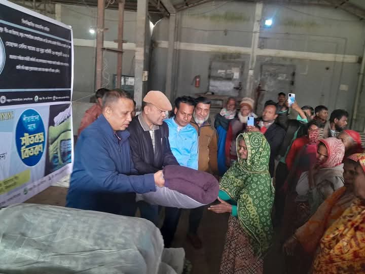 নীলফামারীতে অঙ্কুর সীড হিমাগার লি: কতৃক দুস্থদের মাঝে শীতবস্ত্র বিতরণ
