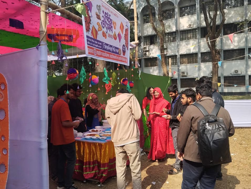 পীঠা উৎসবে মুখরিত ইবির বটতলা