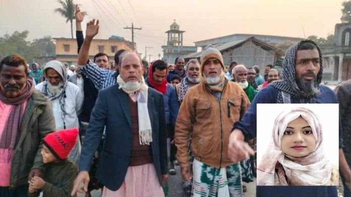 চাঁপাইনবাবগঞ্জে ইউএনওর বিরুদ্ধে বিক্ষোভ মিছিল