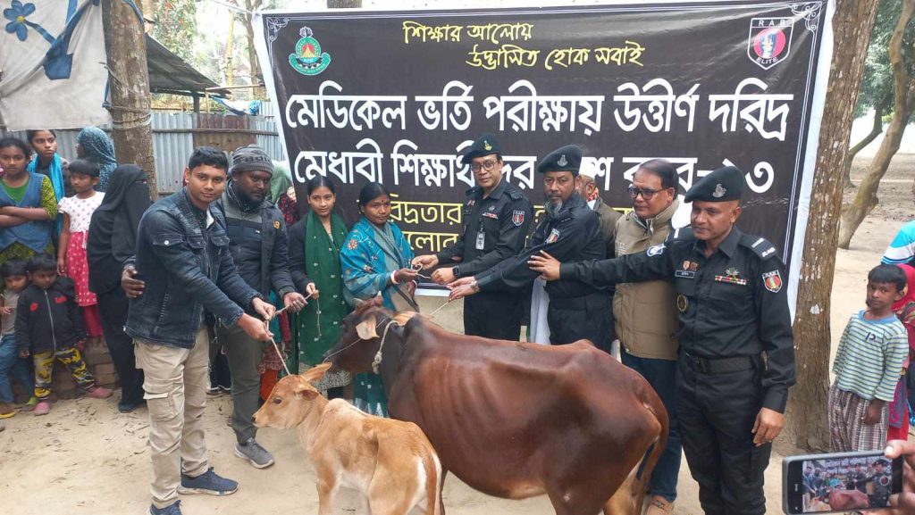 ঠাকুরগাঁওয়ের দুই দরিদ্র শিক্ষার্থীর পাশে দাঁড়িয়েছে র‍্যাব ১৩