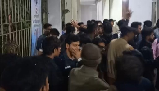 যবিপ্রবিতে দু গ্রুপের দফায় দফায় সংঘর্ষ, আহত আট শিক্ষার্থী