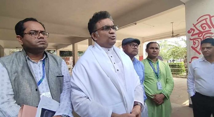 আগামী বছর থেকে চারটি বিশ্ববিদ্যালয়ে ভর্তি পরীক্ষা নেওয়ার প্রস্তাব জাবি উপাচার্যের