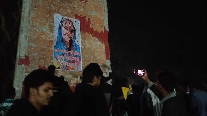 ইবিতে হাসিনার প্রতিকৃতিতে জুতা নিক্ষেপ কর্মসূচি