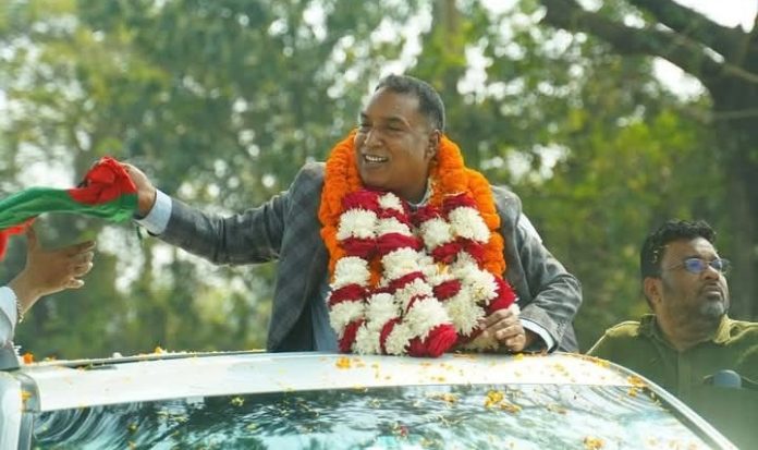 ঈশ্বরদীতে শেখ হাসিনার ট্রেনবহরে হামলা: মুক্ত বিএনপি নেতা জাকারিয়া পিন্টুকে গণসংবর্ধনা