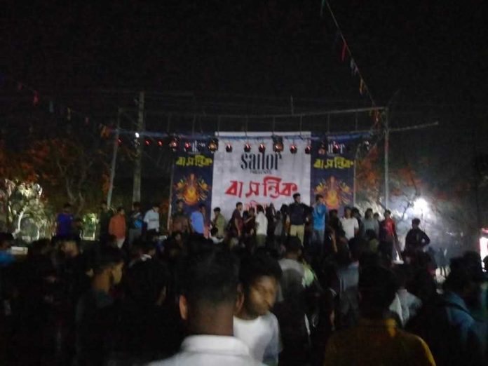 কনসার্ট নিয়ে উত্তেজনা, রাত ৯ টার মধ্যে অনুষ্ঠান সমাপ্তির নির্দেশ