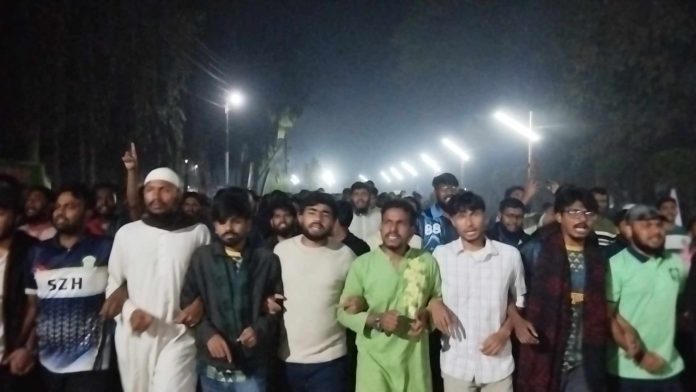কুয়েটে শিক্ষার্থীদের উপর হামলার প্রতিবাদে ইবিতে বিক্ষোভ মিছিল