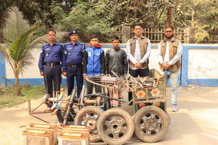 চাঁপাইনবাবগঞ্জে অটোরিকশা ছিনতাই ও চালক হত্যার ঘটনায় গ্রেফতার ৪