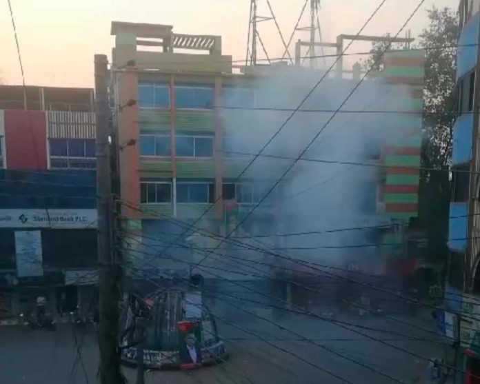 চাঁপাইনবাবগঞ্জে বিএনপির দু' গ্রুপের মধ্যে সংঘর্ষ ও ভাঙচুর