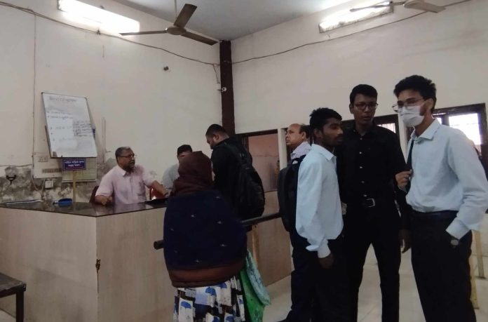 জাবি ক্যাফেটারিয়ার খাবারে অতিরিক্ত দাম; অসন্তোষ ভর্তিচ্ছু শিক্ষার্থী-অভিভাবকদের