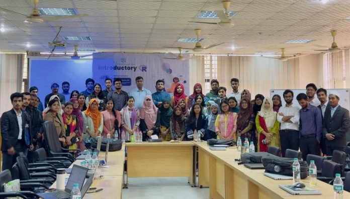 জাবিতে 'Introductory R' শীর্ষক কর্মশালা অনুষ্ঠিত; গবেষণায় আরও একধাপ আগানোর সুযোগ