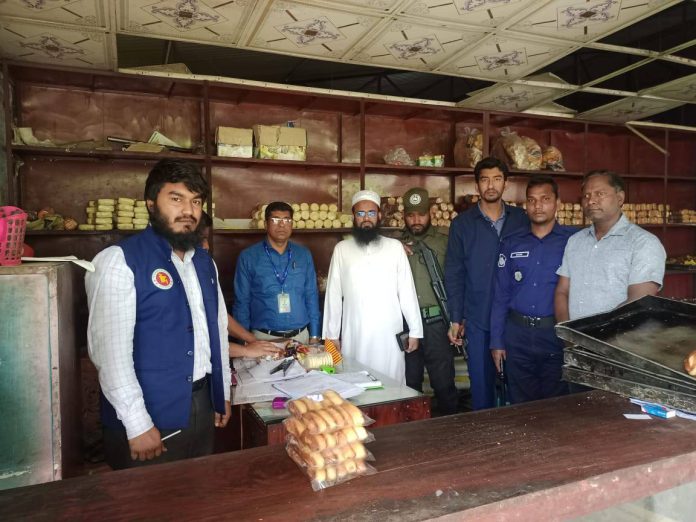 নাটোরে বিএসটিআইয়ের অভিযানে দুই বেকারিকে ১৫ হাজার টাকা জরিমানা