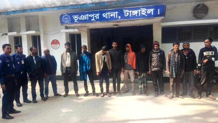 ভূঞাপুরে জুয়ার আসরে পুলিশের হানা, গ্রেফতার ১১ জুয়াড়ি