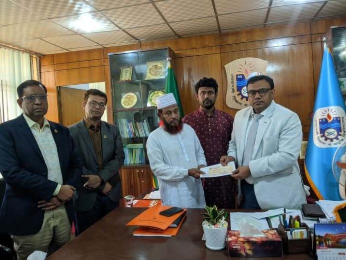 ৪ বছর ক্লাস থেকে বঞ্চিত, ক্ষতিপূরণ হিসেবে পেল ৫ লক্ষ টাকা