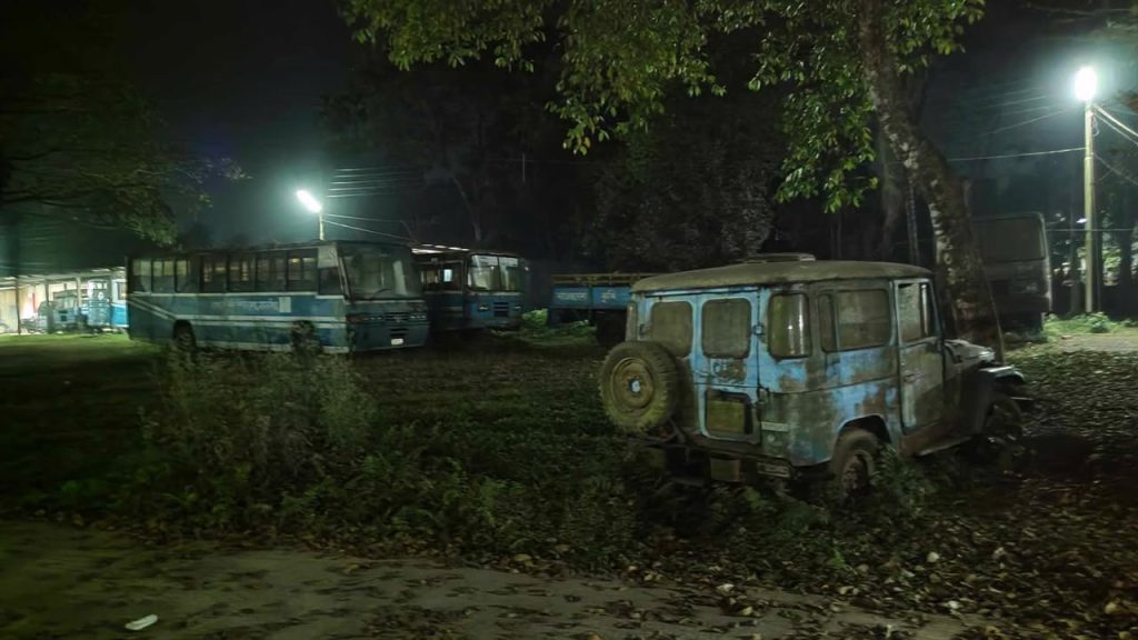 বাকৃবির পরিবহন শাখায় চুরি, গাড়ির টায়ারসহ মাইক্রোবাস গায়েব