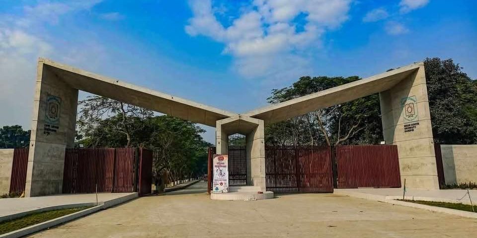 ১২ দিনের ছুটিতে যাচ্ছে বেরোবি