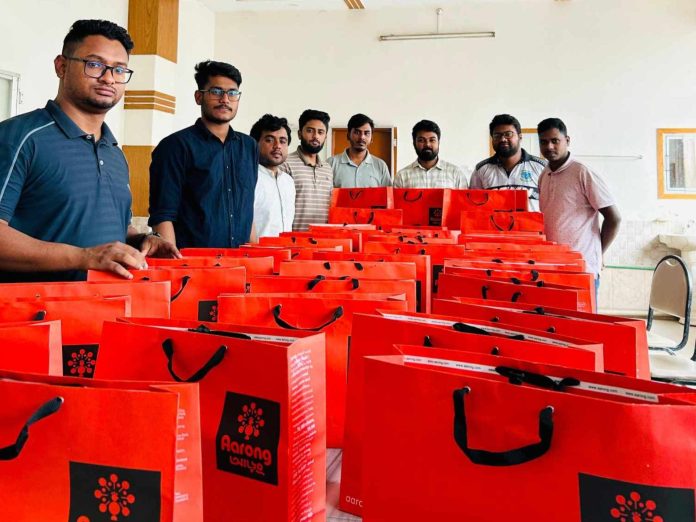 অসচ্ছল শিক্ষার্থীর মাঝে ঈদ উপহার বিতরণ করলো বাকৃবি ছাত্রদল