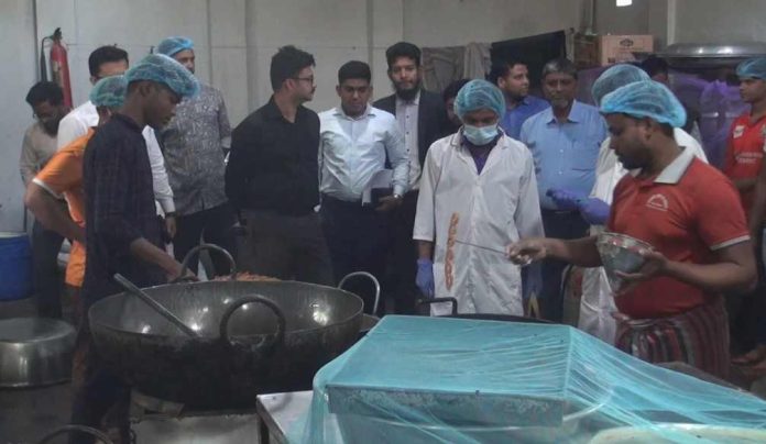 অস্বাস্থ্যকর পরিবেশে খাবার তৈরি, হোটেল মালিককে জরিমানা
