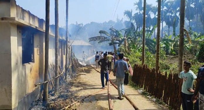 ঈশ্বরদীতে ভয়াবহ অগ্নিকাণ্ড: গৃহবধূসহ ছাগল পুড়ে মৃত্যু, ছাই ১৩টি বসতঘর‎