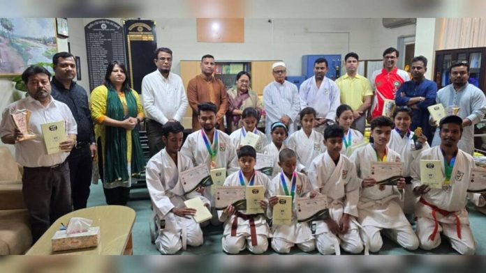 কারাতে প্রতিযোগিতায় রাজশাহী শিক্ষা বোর্ডের পদক অর্জন