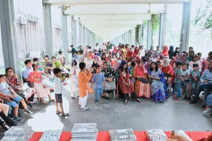 গণহত্যা দিবসে বাকৃবিতে শিশু-কিশোরদের সৃজনশীল শ্রদ্ধা নিবেদন