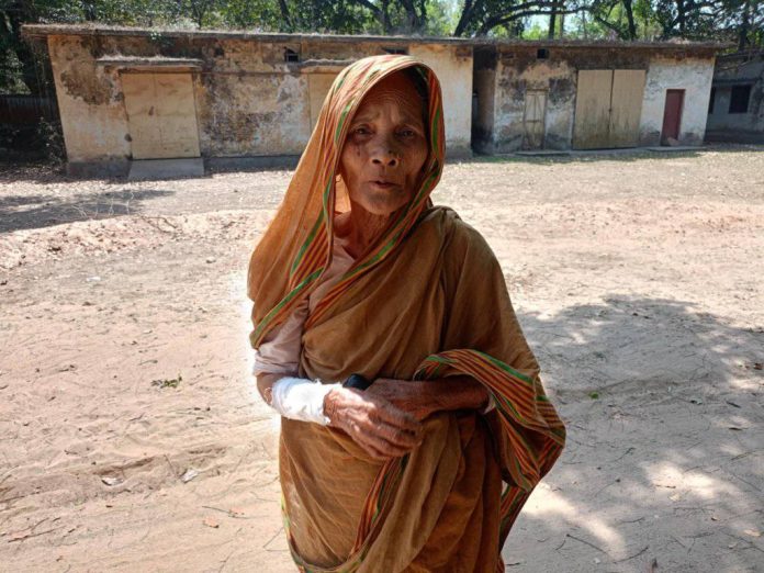 ঠাকুরগাঁওয়ে ছেলে ও পুত্রবধুর বিরুদ্ধে  বৃদ্ধা মাকে শারীরিক নির্যাতনের অভিযোগ
