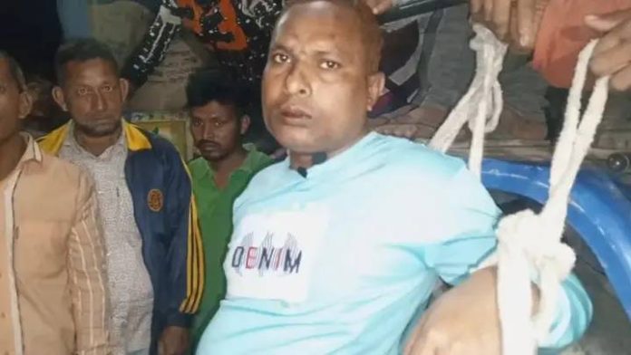 ঠাকুরগাঁওয়ে সরকারি চাল চুরির সময় স্বেচ্ছাসেবক দলের আহবায়ক আটক