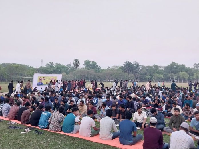 বাকৃবিতে ৪ আবাসিক হলের ১২'শ শিক্ষার্থী নিয়ে ছাত্রদলের ইফতার