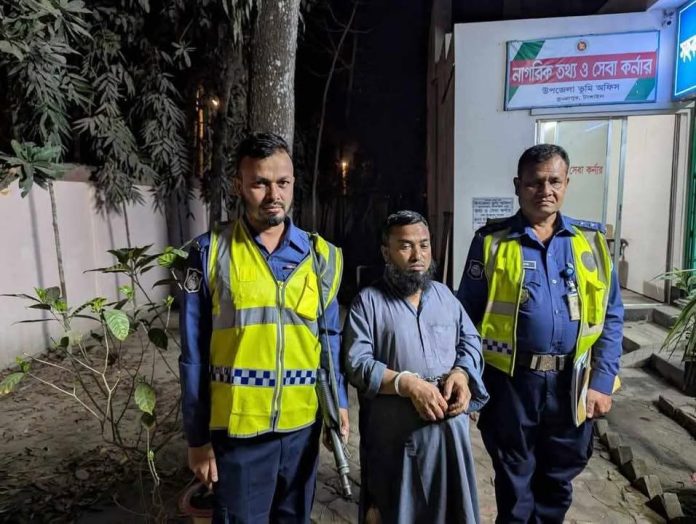 ভূঞাপুরে পানের দোকানে গাঁজা বিক্রির দায়ে মাদক কারবারিকে আটক