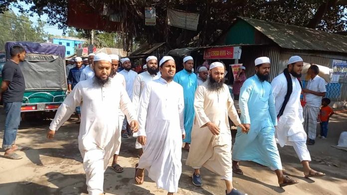 ভূঞাপুরে রমজানে দিনের বেলা পানাহার বন্ধে মুসল্লীদের প্রতিবাদ মিছিল