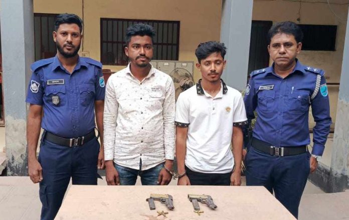 রূপগঞ্জে অস্ত্র বিক্রির সময় বিদেশি পিস্তল সহ আটক ২ যুবক