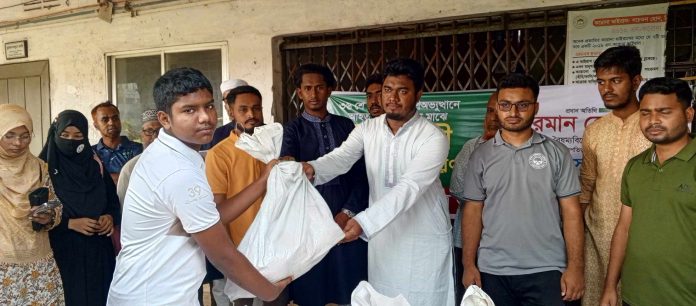 লক্ষীপুর বৈষম্য বিরোধী ছাত্র আন্দোলন উদ্যেগে জুলাই আন্দোলনের 'সি' ক্যাটাগরি আহতদের মাঝে ঈদ উপহার বিতরণ