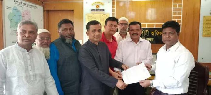 সাত দফা দাবী বাস্তবায়নে নীলফামারীতে ইউএনও বরাবর স্মারকলিপি প্রদান