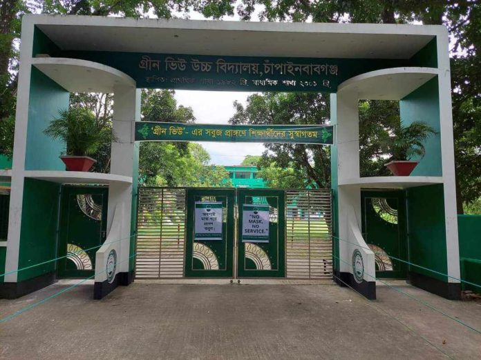 স্বেচ্ছায় পদত্যাগ করে আবারো ফিরতে মরিয়া সাবেক প্রধান শিক্ষক রোকসানা আহমেদ