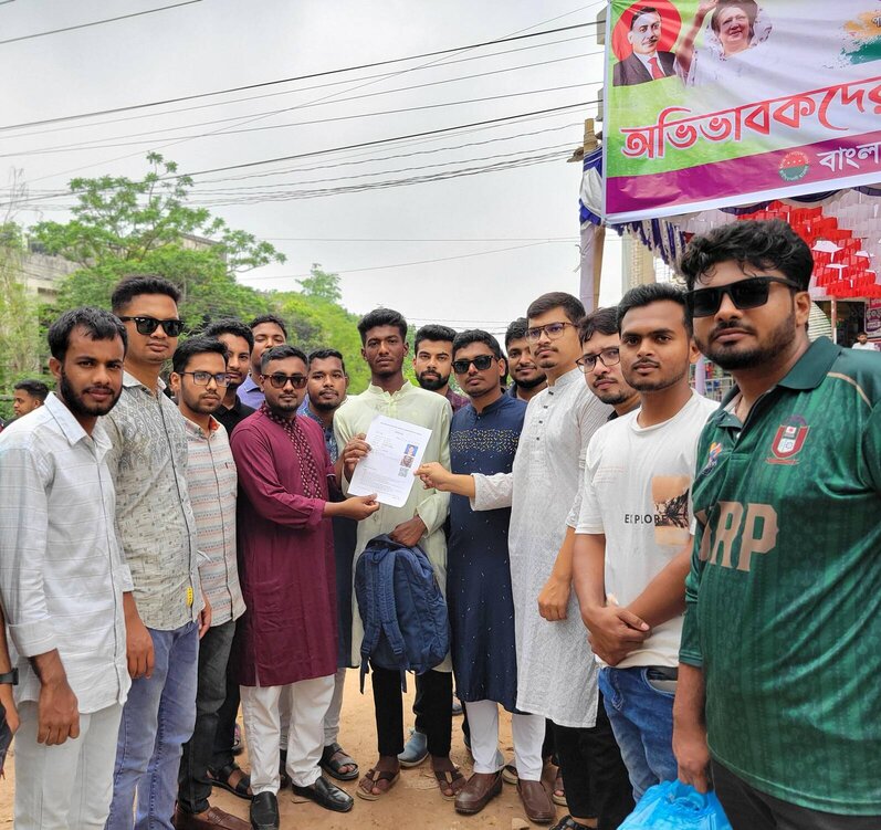 সহানুভূতিমূলক ও মানবিক আচরণে প্রশংসা কুড়িয়েছে পাবিপ্রবি ছাত্রদল